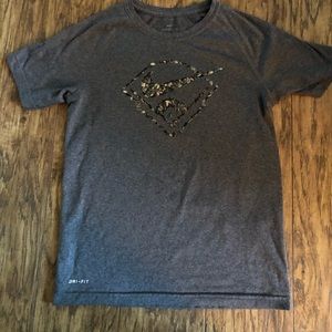 Nike boys youth small T-shirt